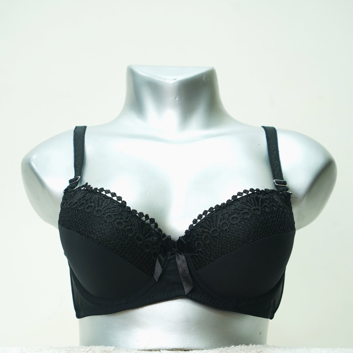 Ladies Padded Bra Covered With Top Lace (31078)