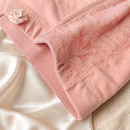 HWU001 pocket opening lace and stitching detail