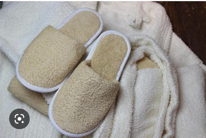 MAT SLIPPERS (576)