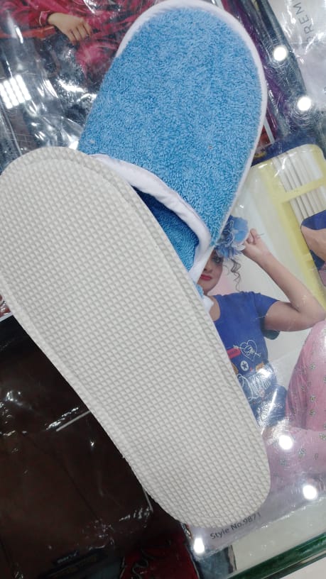 MAT SLIPPERS (576)